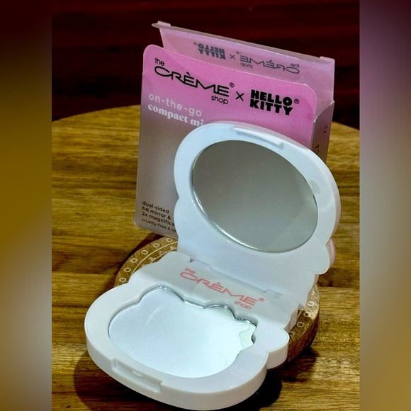 The Crème Shop Hello Kitty On The Go Compact Makeup Dual-Side & HD Mirror - Picture 10 of 14